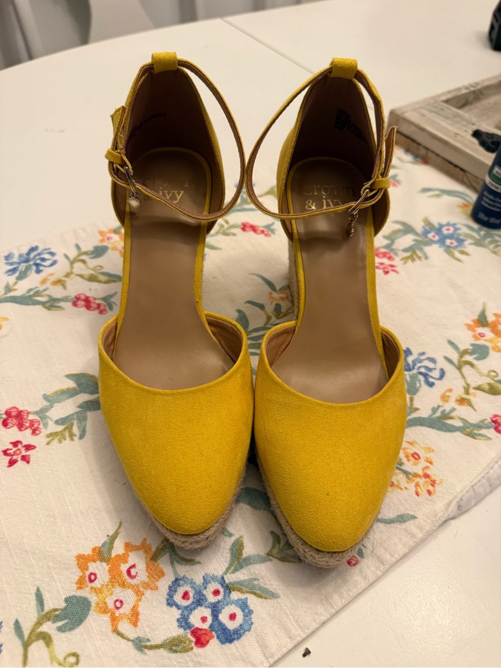 Yellow wedges